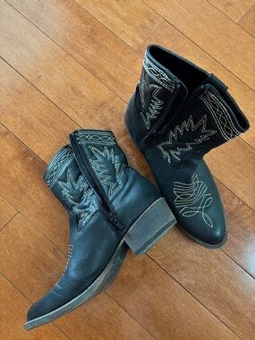 Coconuts by Matisse Black Western Embroidered Ankle Boots